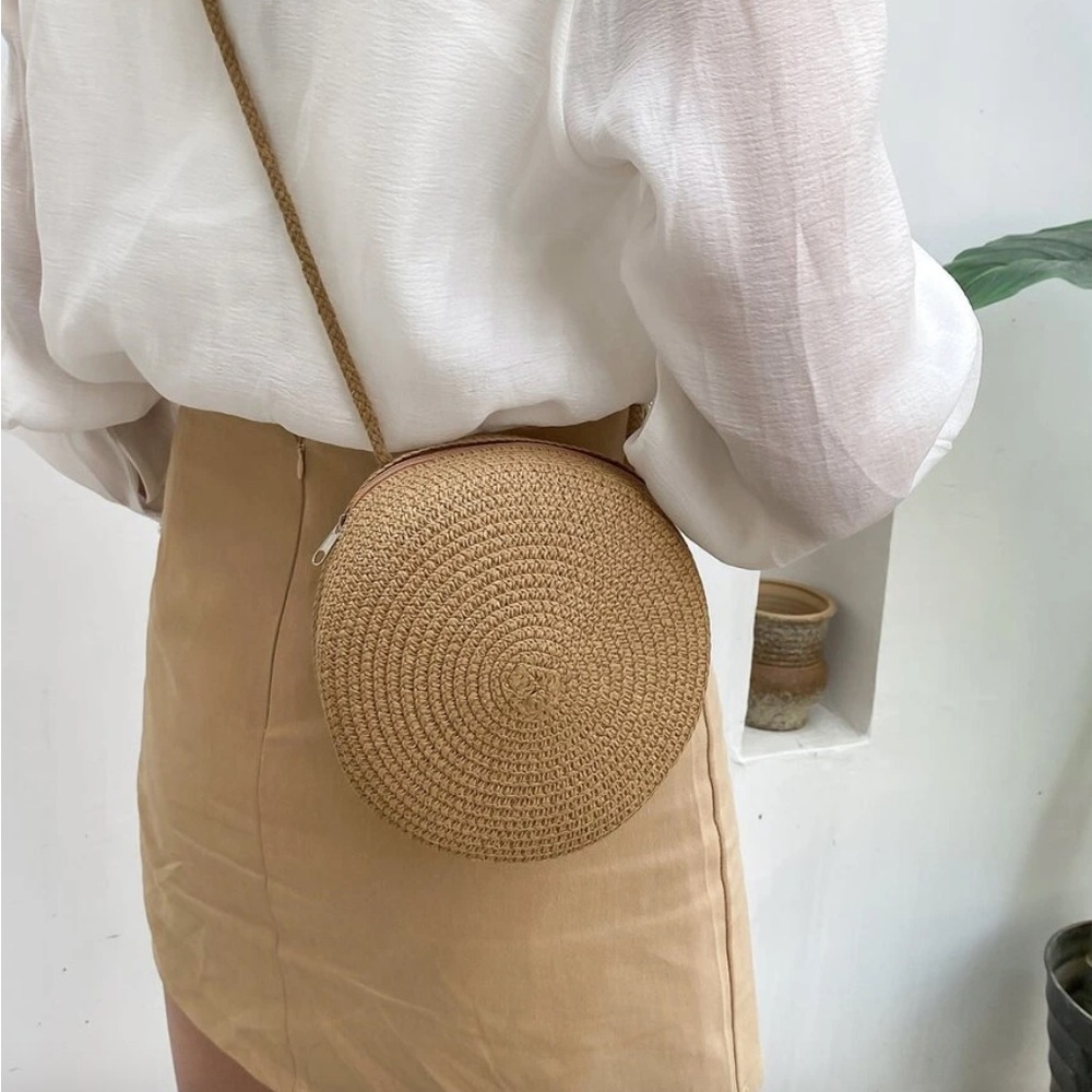 Straw woven round crossbody bag